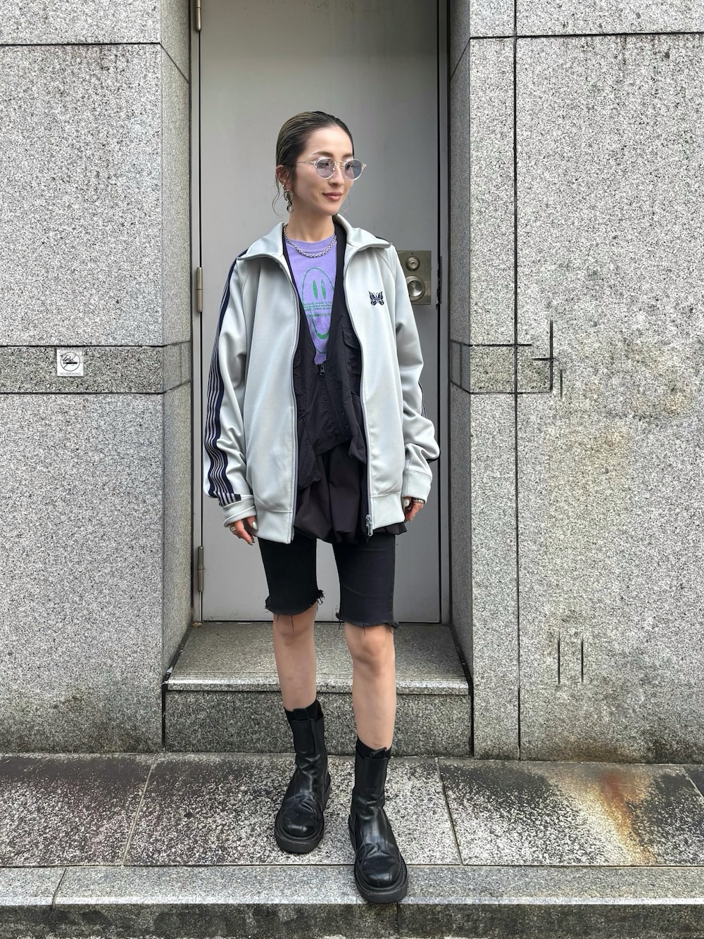 Needlesのアイテム（グレー系）を使った「トラックジャケット