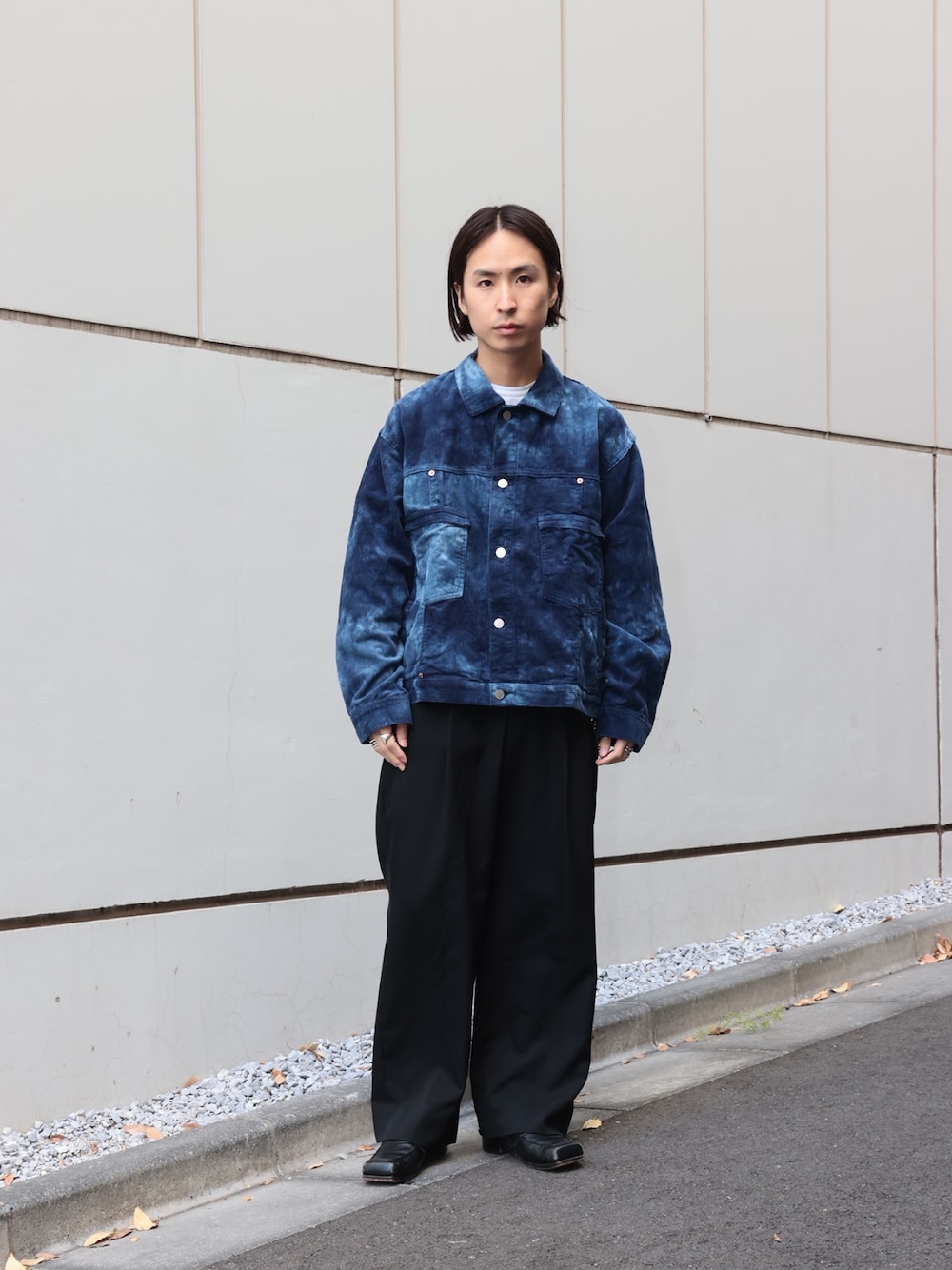 「新星WEARISTAにエントリー、ストリート、今日のコーデ、おしゃれさんと繋がりたい、カジュアルコーデ」｜「JiedaのSWITCHING DYDE CORDUROY JK（ブルゾン、ブルー系）」を使った、yoshidaさん（メンズ・169cm）の冬コーディネートの1枚目の写真