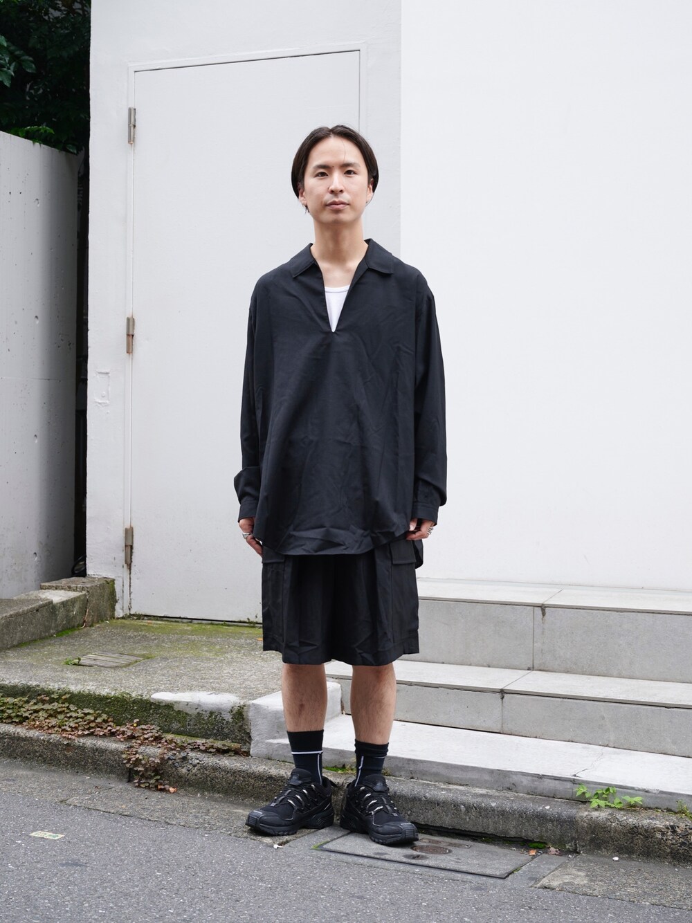 「このスタイルがお気に入り、シンプルコーデ、休日スタイル、夏コーデ」｜「markaのSTUDIOUS別注 SKIPPER SH（シャツ/ブラウス、ブラック系）」を使った、yoshidaさん（メンズ・169cm）の夏コーディネートの1枚目の写真