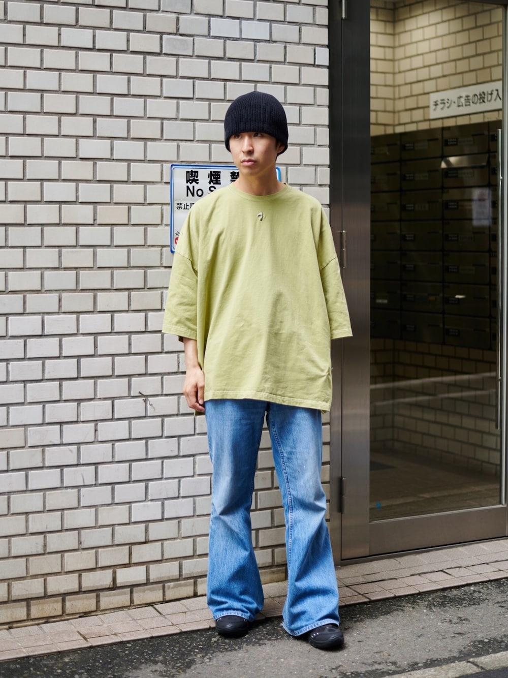 「ビッグシルエット、夏服、リラックス」｜「JiedaのDYED OVER SIZE TEE（Tシャツ/カットソー、グリーン系）」を使った、yoshidaさん（メンズ・169cm）の春コーディネートの1枚目の写真
