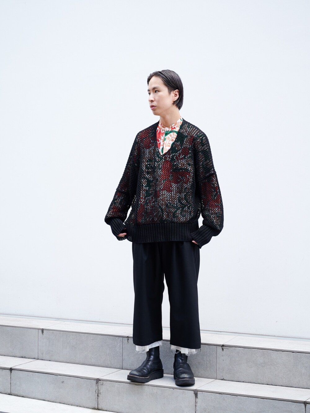 「アツいコーデ全部見せ、ラフ」｜「sulvamの【sulvam/サルバム】CLASSIC PANTS（スラックス、ブラック系）」を使った、yoshidaさん（メンズ・169cm）の夏コーディネートの1枚目の写真