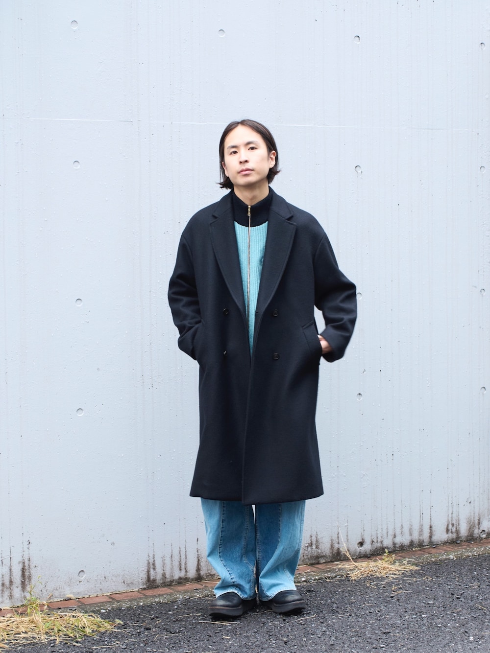 「新星WEARISTAにエントリー、レイヤードスタイル、冬ファッション、ビッグシルエット」｜「STUDIOUSのCashmere wool ダブルチェスターコート（チェスターコート、ブラック系）」を使った、yoshidaさん（メンズ・169cm）の冬コーディネートの1枚目の写真
