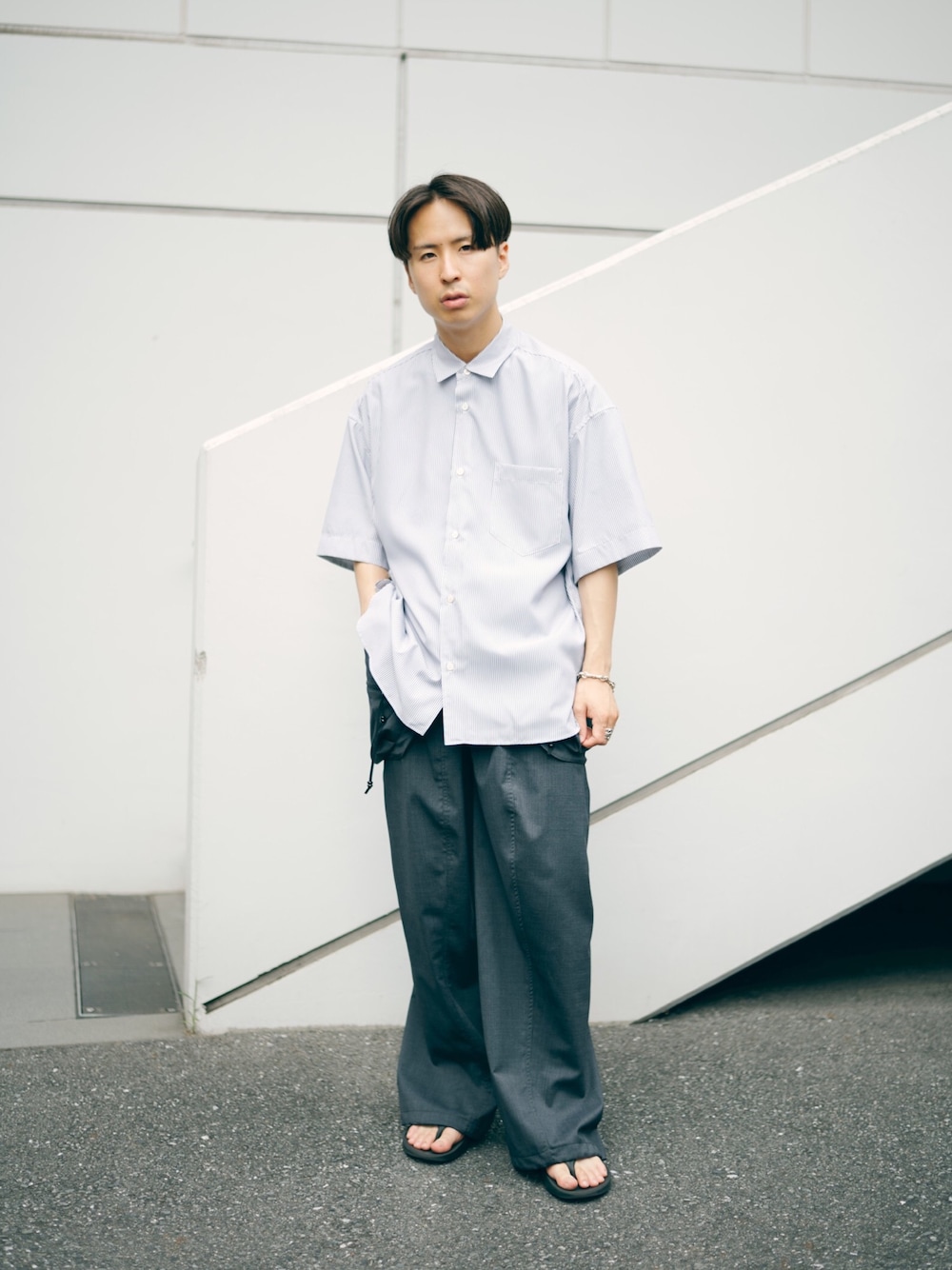 「ラフコーデ、カジュアルコーデ、シンプル、低身長男子」｜「NOISE MAKERの【NOISEMAKER/ノイズメーカー】STUDIOUS別注 S/S SHIRTS（シャツ/ブラウス、その他）」を使った、yoshidaさん（メンズ・169cm）の夏コーディネートの1枚目の写真
