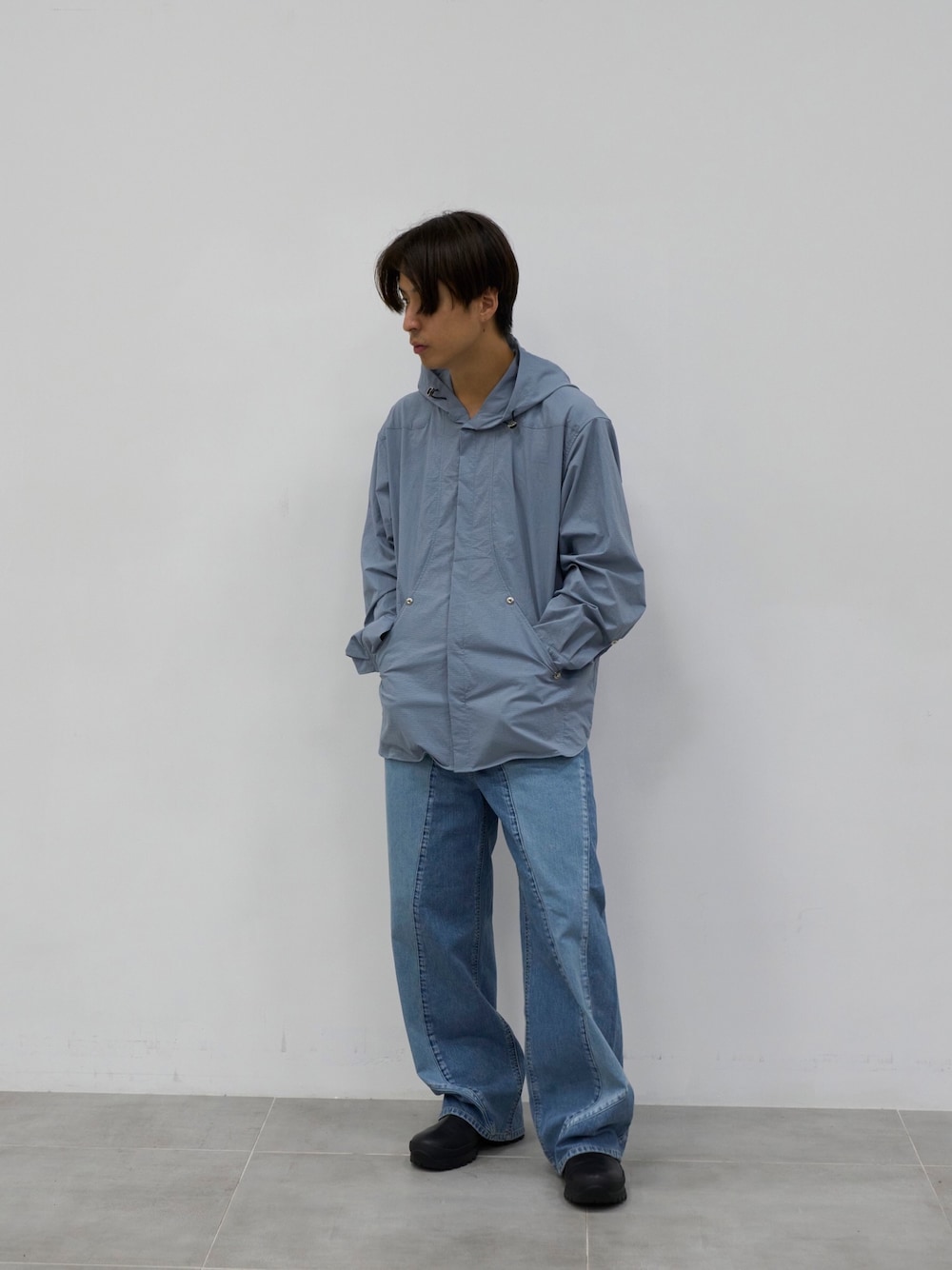 「淡色コーデ、きれいめカジュアル、シンプルスタイル、初秋コーデ、お洒落さんとつながりたい」｜「JiedaのSWITCHING OVER DENIM（デニムパンツ、ブルー系）」を使った、yoshidaさん（メンズ・169cm）の秋コーディネートの1枚目の写真
