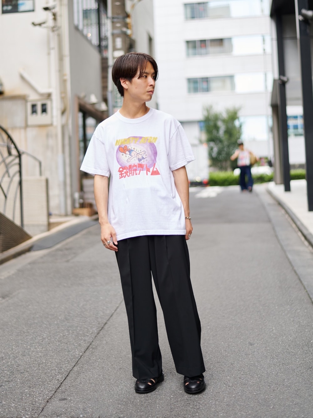 「夏コーデ、ゆるコーデ、今日のコーデ、低身長」｜「STUDIOUSのSTUDIOUS×鉄腕アトム　Vintage　MIGHTY ATOM（Tシャツ/カットソー、ホワイト系）」を使った、yoshidaさん（メンズ・169cm）の夏コーディネートの1枚目の写真