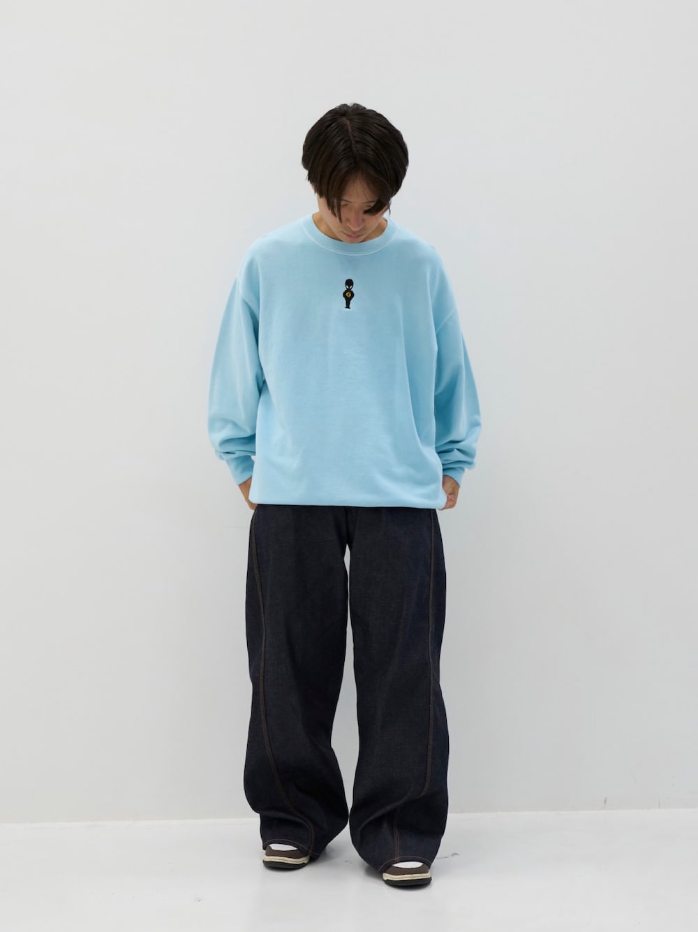 「秋服準備はじめました、ビッグシルエット」｜「JiedaのPIGMENT ALIEN SWEAT CREW（スウェット、ブルー系）」を使った、yoshidaさん（メンズ・169cm）の夏コーディネートの1枚目の写真