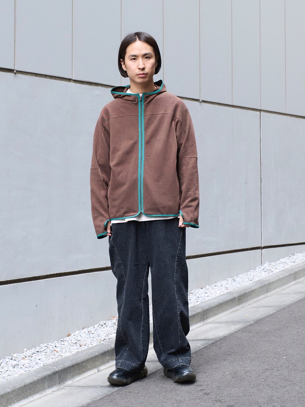 「お出かけコーデ、メンズファッション、休日スタイル、春、デニム、24ssトレンド」｜「JiedaのDRAPING DENIM PANTS（デニムパンツ、ブラック系）」を使った、yoshidaさん（メンズ・169cm）の冬コーディネートの1枚目の写真