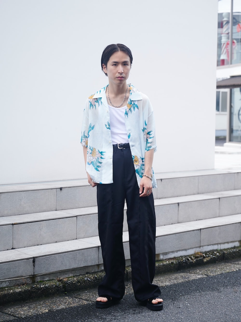 「シンプルスタイル、オープンカラーシャツ、きれいめカジュアル」｜「JiedaのALOHA LONE SHIRTS S/S（シャツ/ブラウス、グリーン系）」を使った、yoshidaさん（メンズ・169cm）の夏コーディネートの1枚目の写真