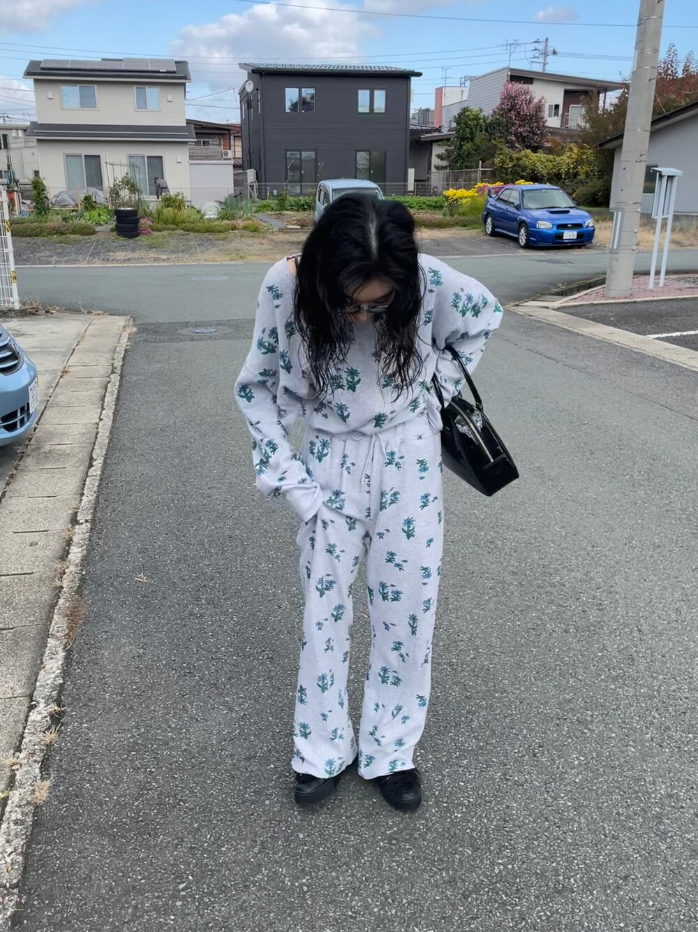 「COMME des GARCONSのアイテム（ハンドバッグ、ブラック系）」を使った、ささん（レディース・165cm）の春コーディネートの1枚目の写真