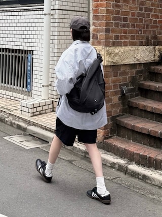 「flaner（フラネ）のflaner logo cap / flanerロゴキャップ（キャップ）」を使った、ukiさん（レディース・155cm）の春コーディネート