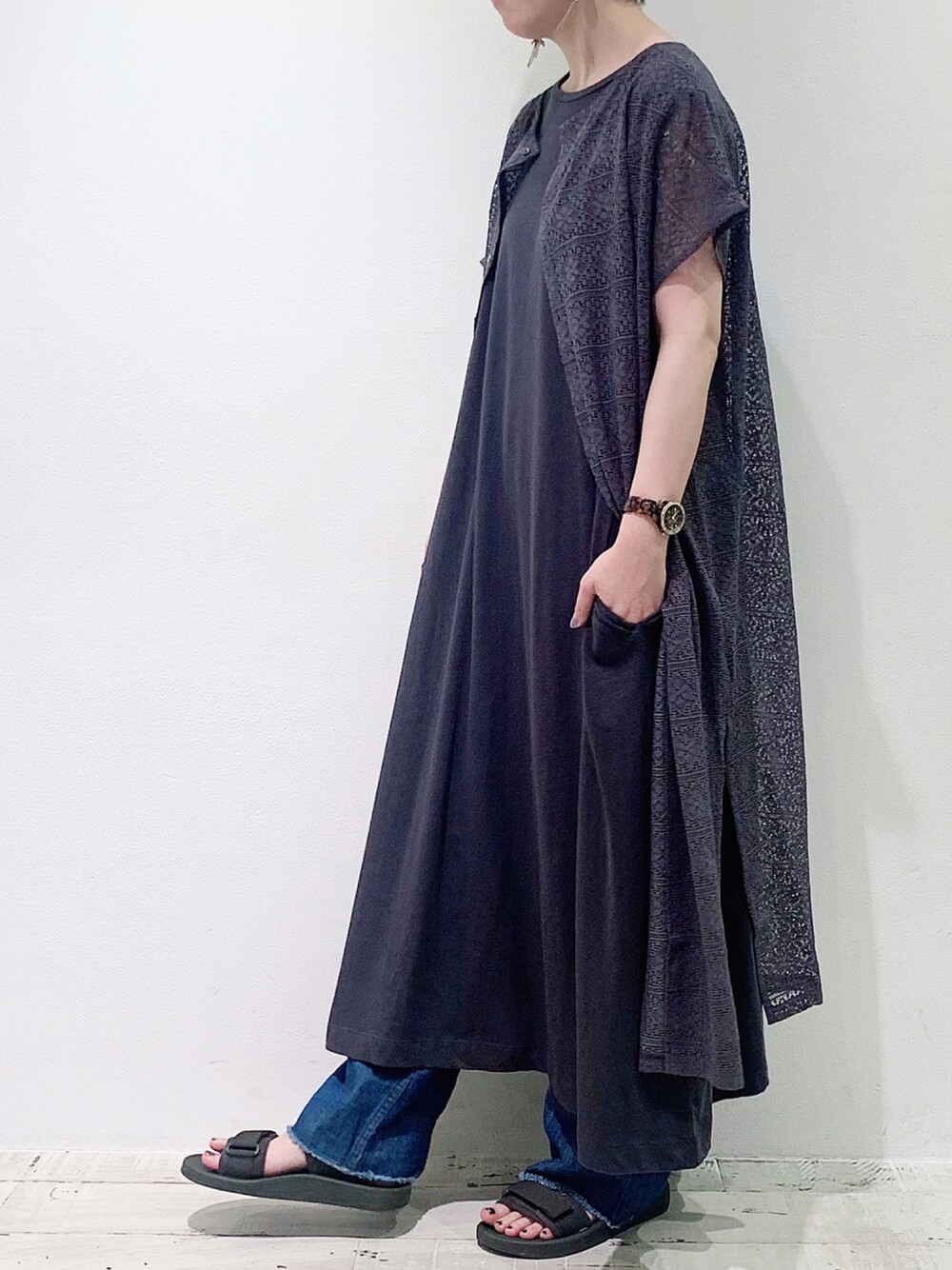「デニム、ワンピース、ロングワンピース、レース、レイヤードスタイル、スポサン、pualcecin、高身長女子」｜「UNIQLOのアイテム（サンダル、グリーン系）」を使った、suzuさん（レディース・167cm）の夏コーディネートの1枚目の写真