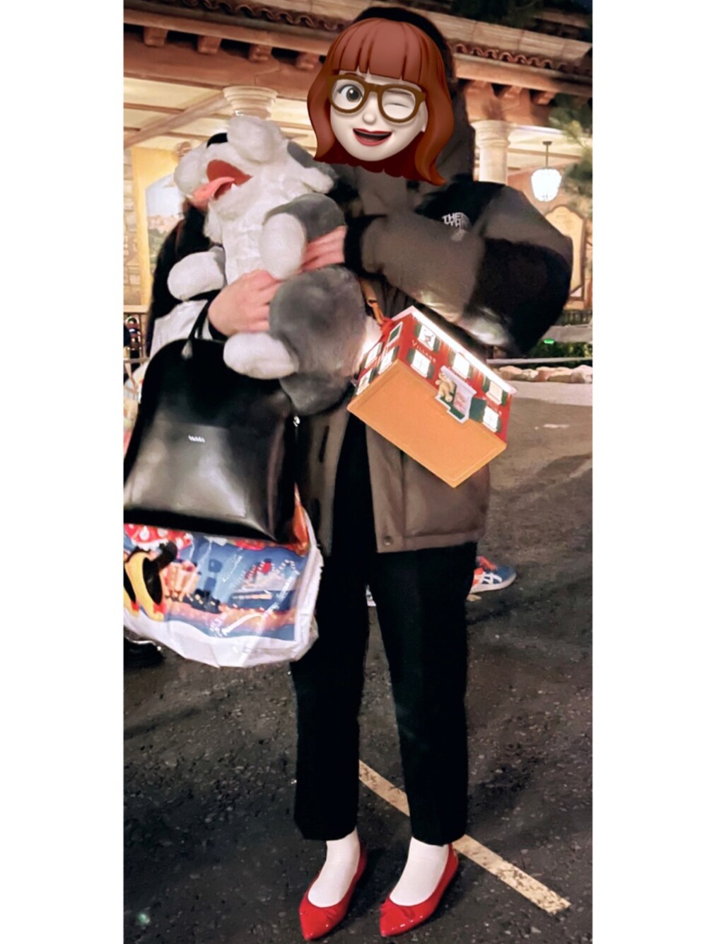 「ディズニー」｜「Ray BEAMSのYAHKI / Smooth Leather バッグ（ショルダーバッグ、ブラック系）」を使った、►rie◄さん（レディース・155cm）の春コーディネートの1枚目の写真