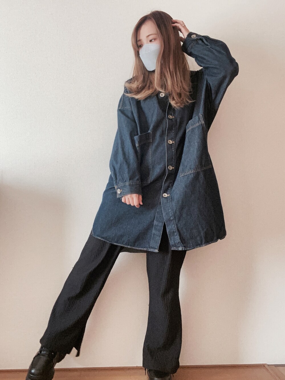 「春、着回しコーデ、春コーデ、春アウター、パンツスタイル、パンツ、ダッドスニーカー、デニム、デニムシャツ、カジュアルコーデ、カジュアル、ネイビー、オトナ女子、すずコーデ🍎、シンプル」｜「RAY CASSINのアイテム（ジャケット/アウター、ブルー系）」を使った、すず◡̈⋆さん（レディース・158cm）の春コーディネートの1枚目の写真
