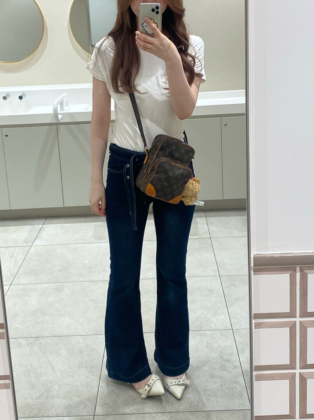 「SHEINのアイテム（Tシャツ/カットソー、ホワイト系）」を使った、아さん（レディース・168cm）の夏コーディネートの1枚目の写真