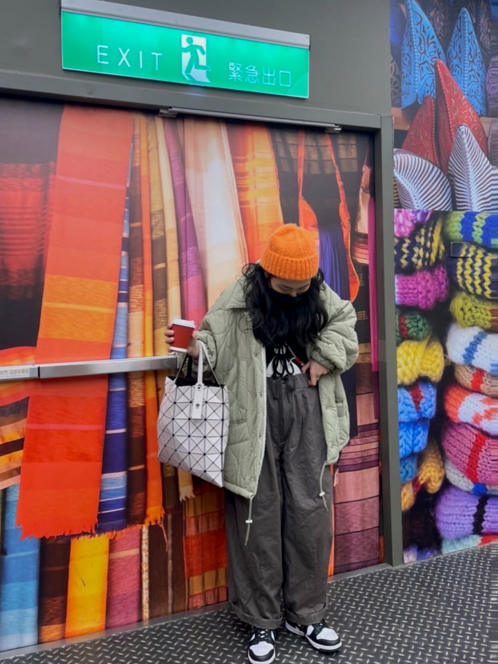 「ootd、outfit、outfitoftheday、COS、NIKE、nikedunklow、nike dunk、winter wearing、winter、ISSEY MIYAKE、Taiwan、TAIPEI」｜「ISSEY MIYAKEのアイテム（トートバッグ、ホワイト系）」を使った、mm🫶🏻さん（レディース・158cm）の春コーディネートの1枚目の写真