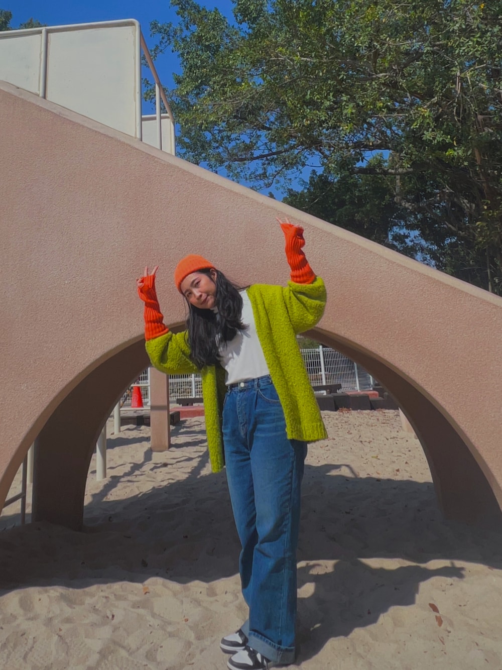 「ootd、outfit、outfitoftheday、ootdtw、COS、SENSEOFPLACE、orange、orangeday、MadeinKOREA、NIKE、dunk、dunklow、Sunnyday、Tainan、Taiwan」｜「COSのアイテム（ニットキャップ/ビーニー、オレンジ系）」を使った、mm🫶🏻さん（レディース・158cm）の春コーディネートの1枚目の写真