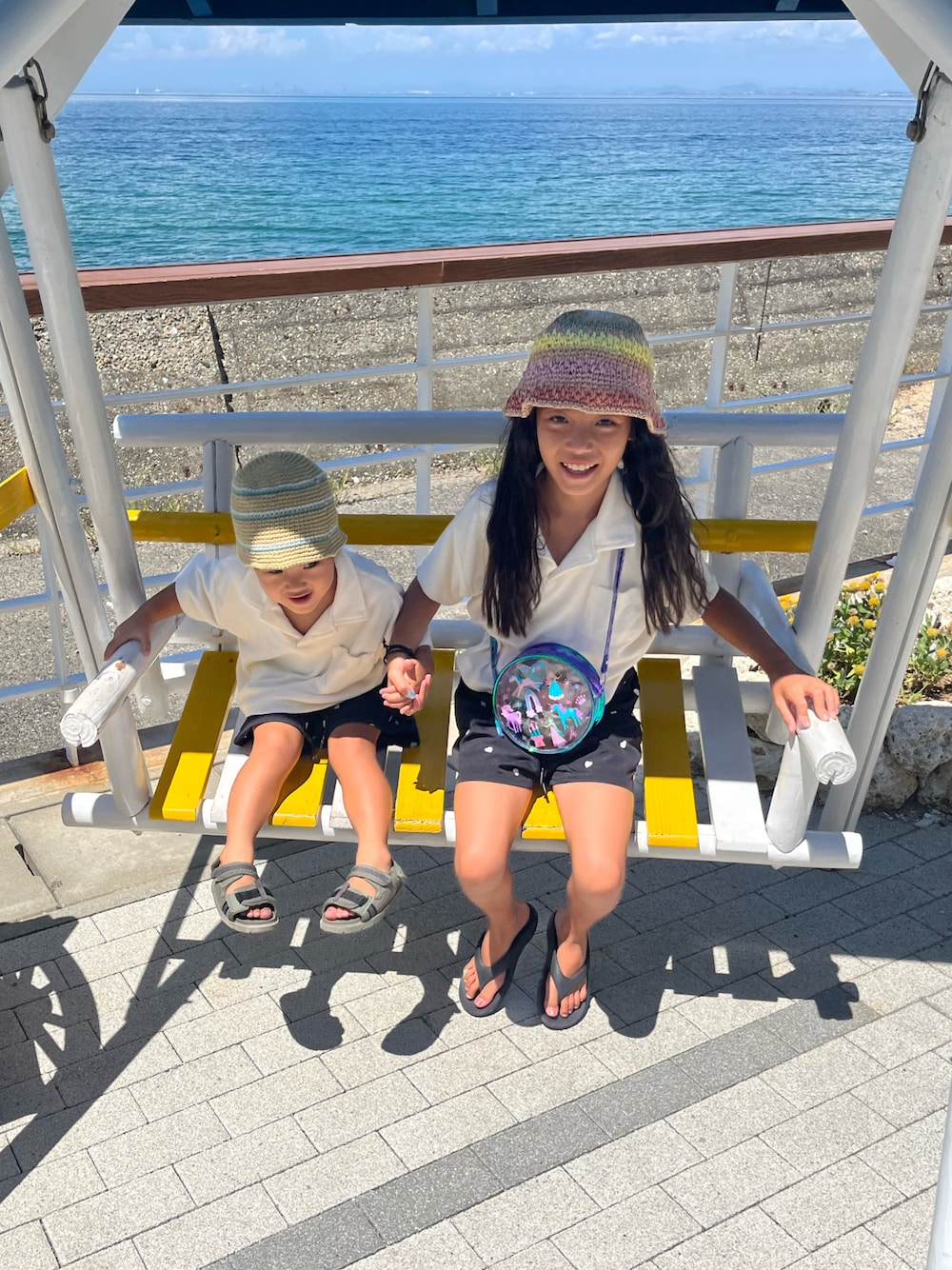 「アツいコーデ全部見せ、お出かけコーデ、旅行コーデ、ポロシャツ、ショートパンツ、麦わら帽子」｜「koreaのアイテム（ハット、ベージュ系）」を使った、miperoさん（キッズ・135cm）の夏コーディネートの1枚目の写真