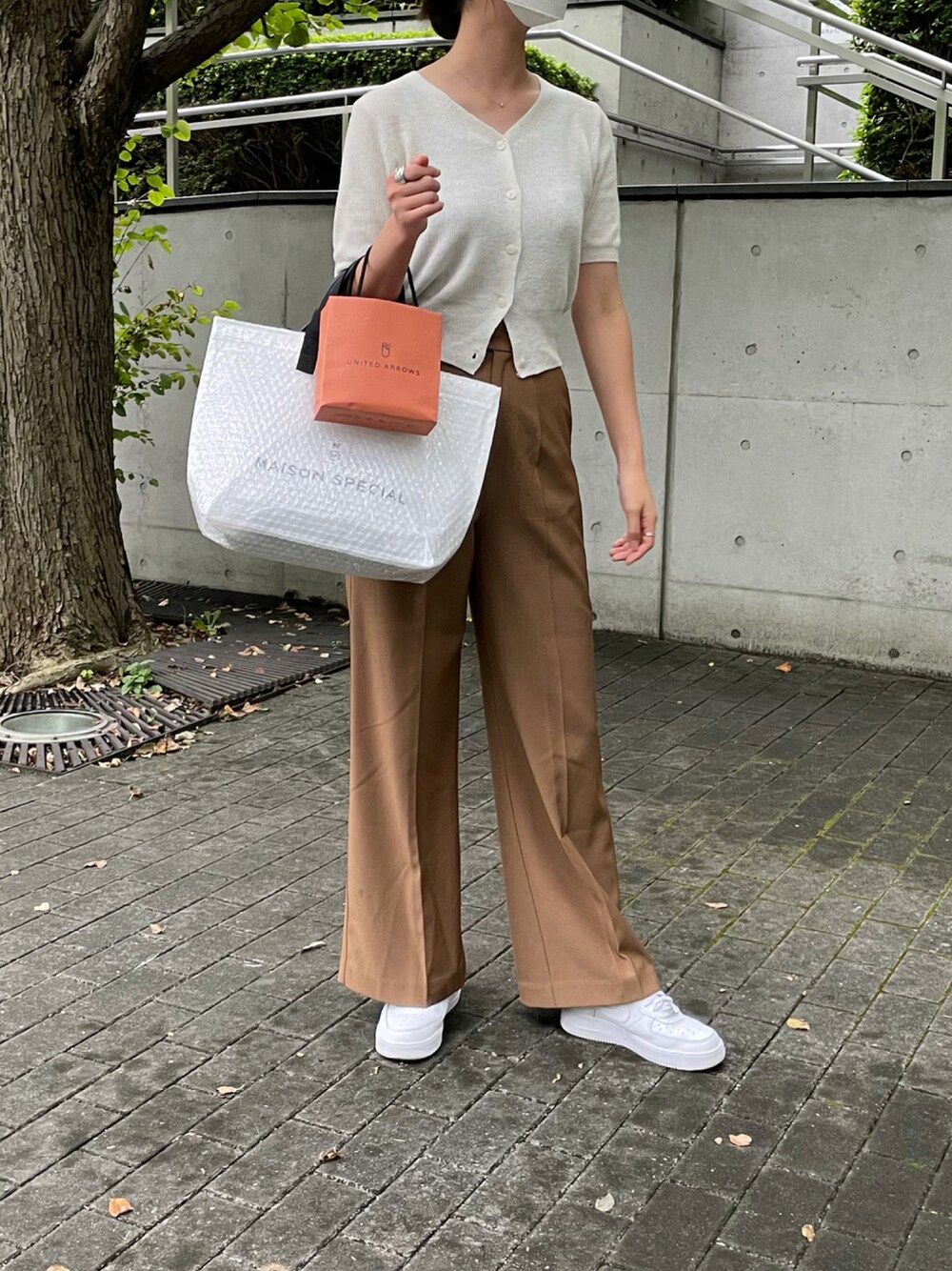 「カジュアル、今日のコーデ、ワントーンコーデ、ootd、NIKE」｜「MOUSSYのWIDE LEG パンツ（その他パンツ、ブラウン系）」を使った、armnさん（レディース・169cm）の秋コーディネートの1枚目の写真