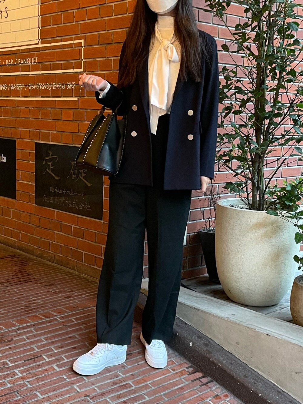「wearhalloween2021、オトナカジュアル、今日のコーデ、ジャケット、nano・universe、FRAY I.D、moussy、NIKE、ootd」｜「NANO universeのマルチファンクション ダブルジャケット（テーラードジャケット、ブルー系）」を使った、armnさん（レディース・169cm）の秋コーディネートの1枚目の写真