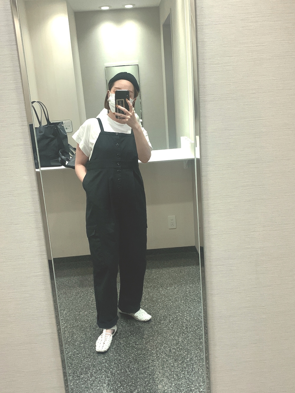 「オトナカジュアル、カジュアルコーデ、シンプルコーデ、モノトーン、ミリタリー、サロペット、サンダル、JEANASiS、moussy、沖縄」｜「JEANASISのシャロークルーネックサイドドロストTEE/288337（Tシャツ/カットソー、ホワイト系）」を使った、 は  なさん（レディース・156cm）の夏コーディネートの1枚目の写真