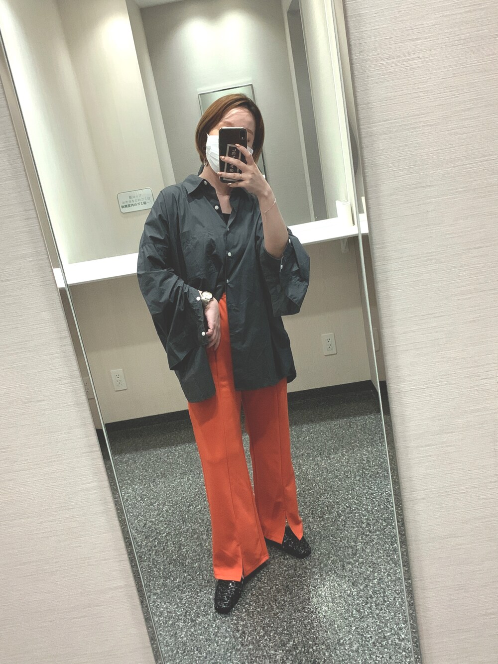 「オトナカジュアル、シンプルコーデ、サンダル、シャツスタイル、カラーパンツ、ショートヘア、しまむら、moussy、春コーデ、沖縄」｜「JEANASISの2WAYスリーブBIGシャツ/943266（シャツ/ブラウス、グレー系）」を使った、 は  なさん（レディース・156cm）の春コーディネートの1枚目の写真