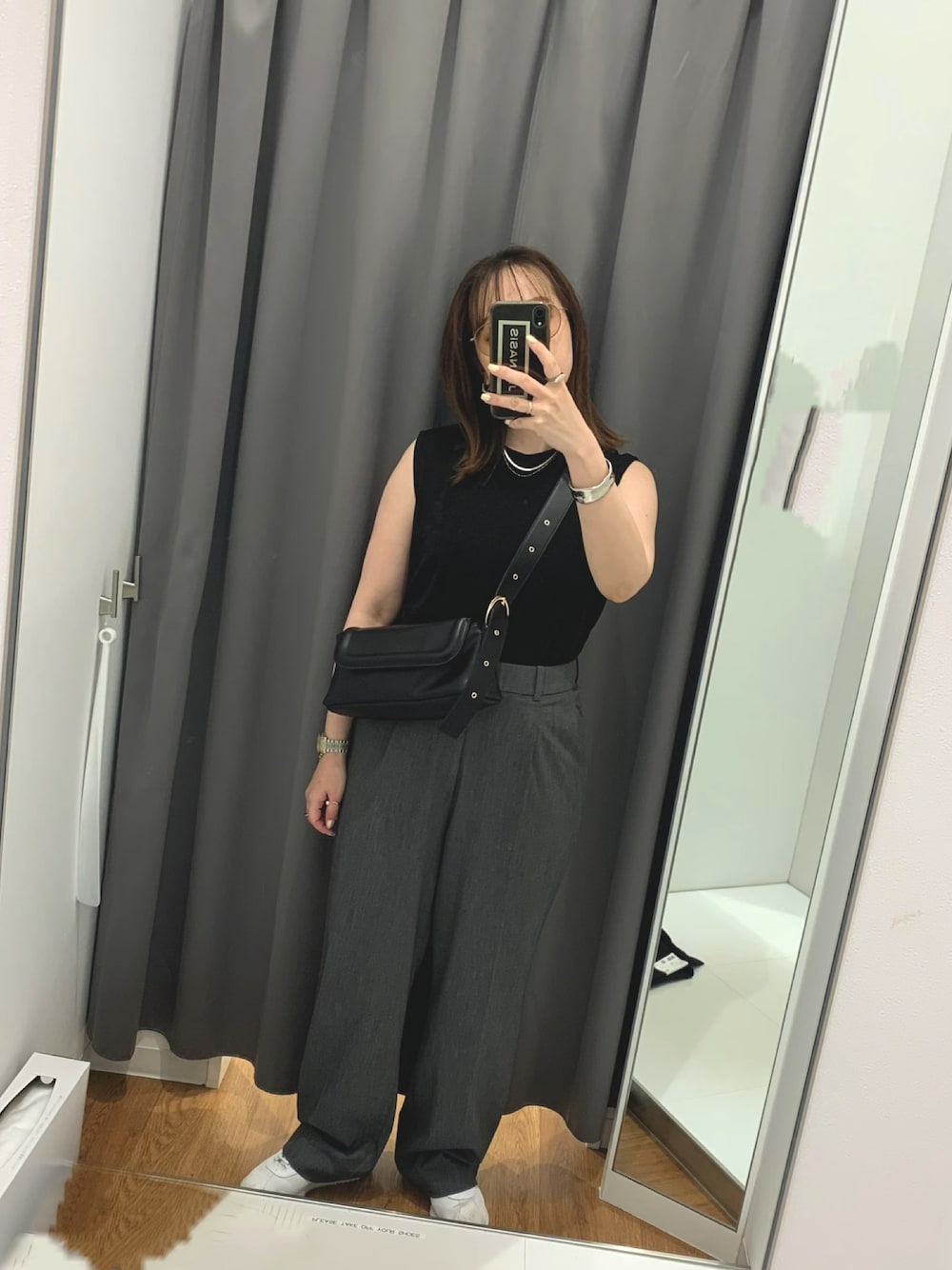 「ootd、パンツスタイル、タックワイドパンツ、ワイドパンツ、オトナカジュアル、カジュアル、30代コーデ、タンクトップ、白スニーカー、JEANASiS、沖縄」｜「JEANASISのグロッシーヘンケイリブNS/156912（Tシャツ/カットソー、ブラック系）」を使った、 は  なさん（レディース・156cm）の夏コーディネートの1枚目の写真