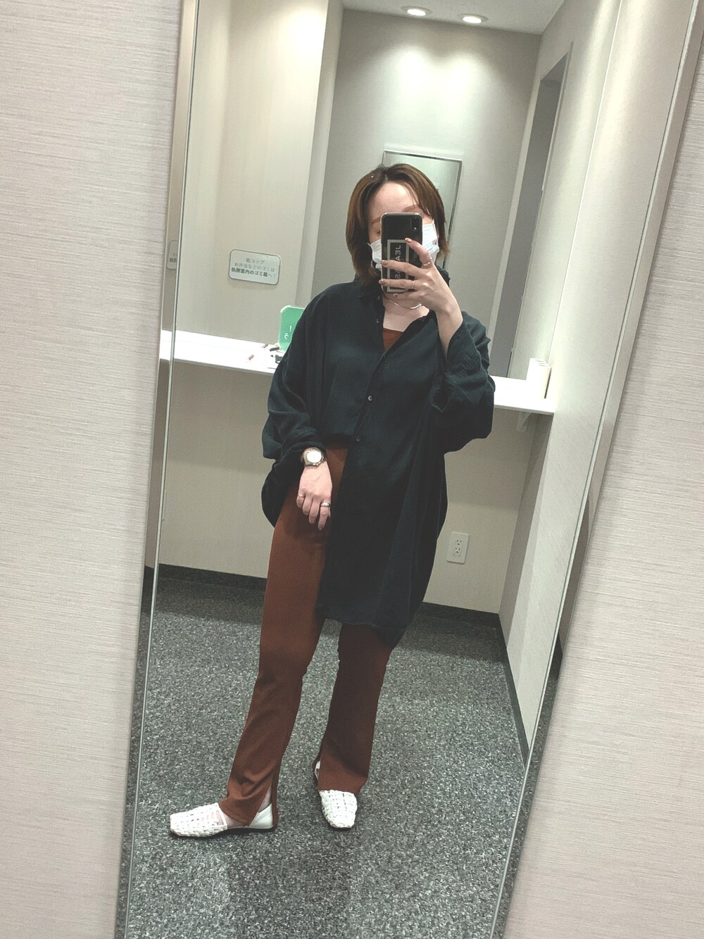 「カジュアルコーデ、春、大人カジュアル、休日スタイル、ラクチンコーデ、サンダル、シャツスタイル、JEANASiS、moussy、沖縄」｜「JEANASISのビンテージカラーツイルBIGシャツLS/958374（シャツ/ブラウス、ブラック系）」を使った、 は  なさん（レディース・156cm）の春コーディネートの1枚目の写真