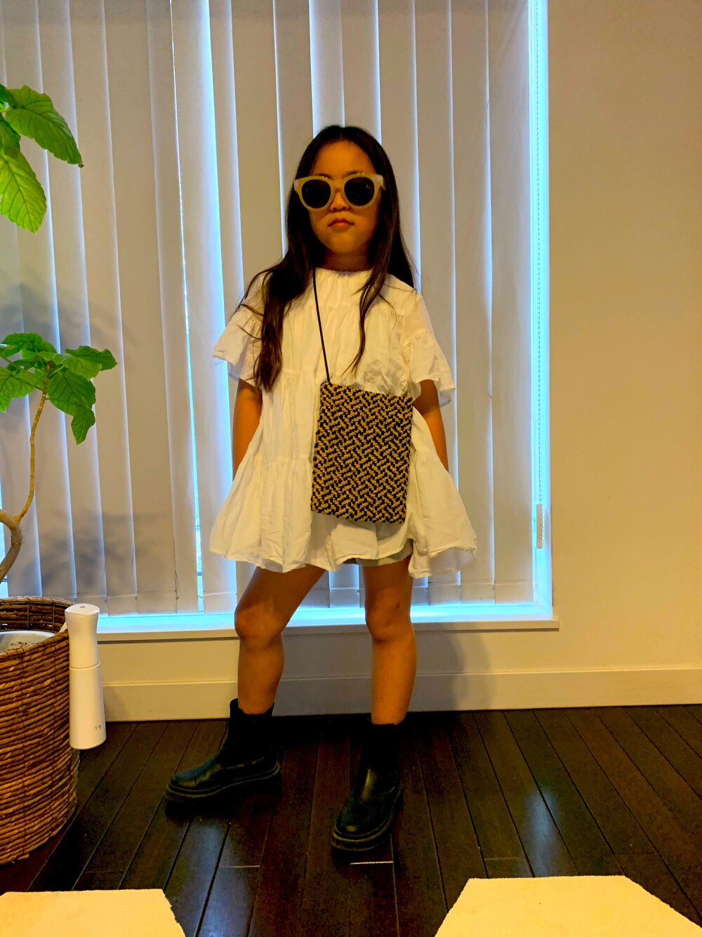 「ZARA KIDS、夏のブーツ、フリフリは嫌い、仕方なく、ワンピース、躍動感」｜「BRANSHESのアイテム（ワンピース、ホワイト系）」を使った、ももちゃんさん（キッズ・130cm）の夏コーディネートの1枚目の写真