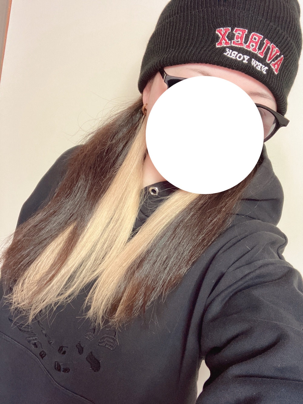 「DIESELのアイテム（パーカー、ブラック系）」を使った、真奈さん（レディース・160cm）の冬コーディネートの1枚目の写真
