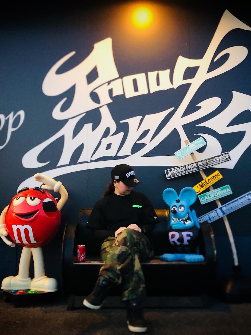 「AVIREX」｜「AVIREXの×NEW ERA 9フォーティー Aフレーム ロゴキャップ アジャスタブル/9 FORTY A-FRAME LOGO CAP（キャップ、ブラック系）」を使った、真奈さん（レディース・160cm）の夏コーディネートの1枚目の写真