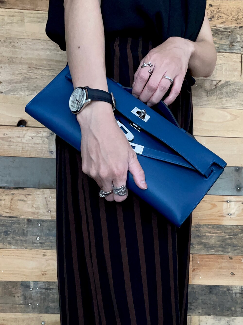 「summer、HERMES、burberry、fall、black、clutch、daily look、ootd」｜「HERMESのアイテム（クラッチバッグ、ブルー系）」を使った、MINさん（レディース・168cm）の秋コーディネートの1枚目の写真