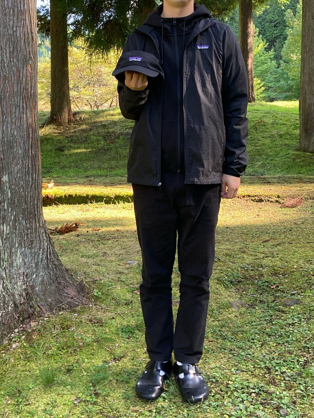 「今日のコーデ、カジュアルコーデ、秋コーデ、シンプル、おしゃれさんと繋がりたい、いいね、save、フォローお願いします🤑、モノトーン、キャップ、大人カジュアル、ブラック、パタゴニア、patagonia、ビルケンシュトック、birkenstock、GU」｜「BIRKENSTOCKのLONDON/ロンドン スムースレザー (UNISEX)（その他シューズ、ブラック系）」を使った、metsan1986さん（メンズ・177cm）の秋コーディネートの1枚目の写真