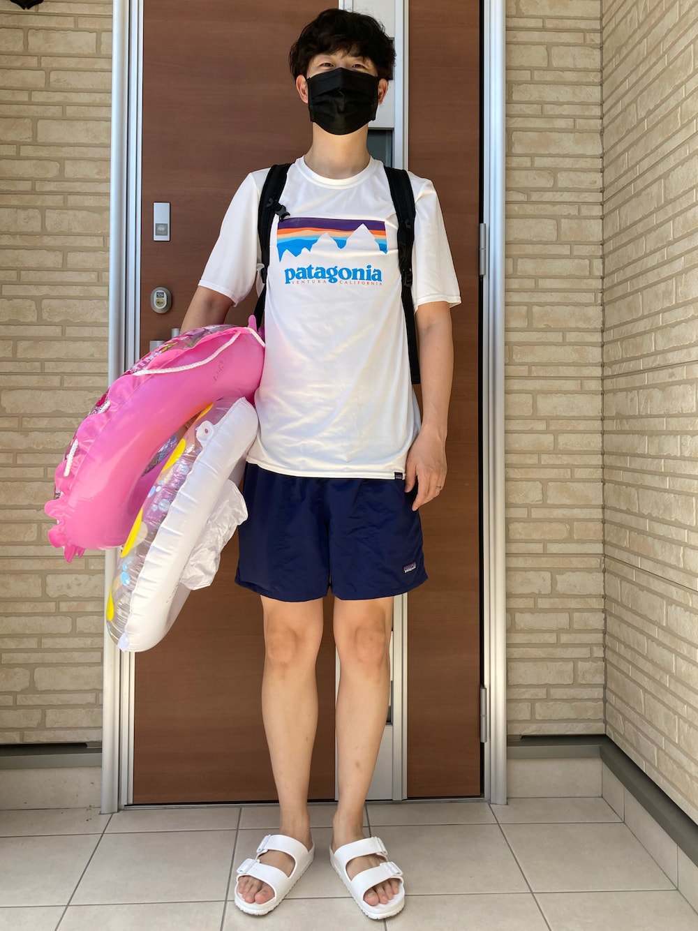 「夏、プール、おしゃれさんと繋がりたい、ハーフパンツ、サンダル、お洒落さんとつながりたい、夏コーデ、パタゴニア、patagonia、ビルケンシュトック、birkenstock、代休、子どもとお出かけ、Tシャツ、半袖シャツ」｜「BIRKENSTOCKのBIRKENSTOCK/ビルケンシュトック EVA アリゾナ ARIZONA (UNISEX size)（サンダル、ホワイト系）」を使った、metsan1986さん（メンズ・177cm）の夏コーディネートの1枚目の写真