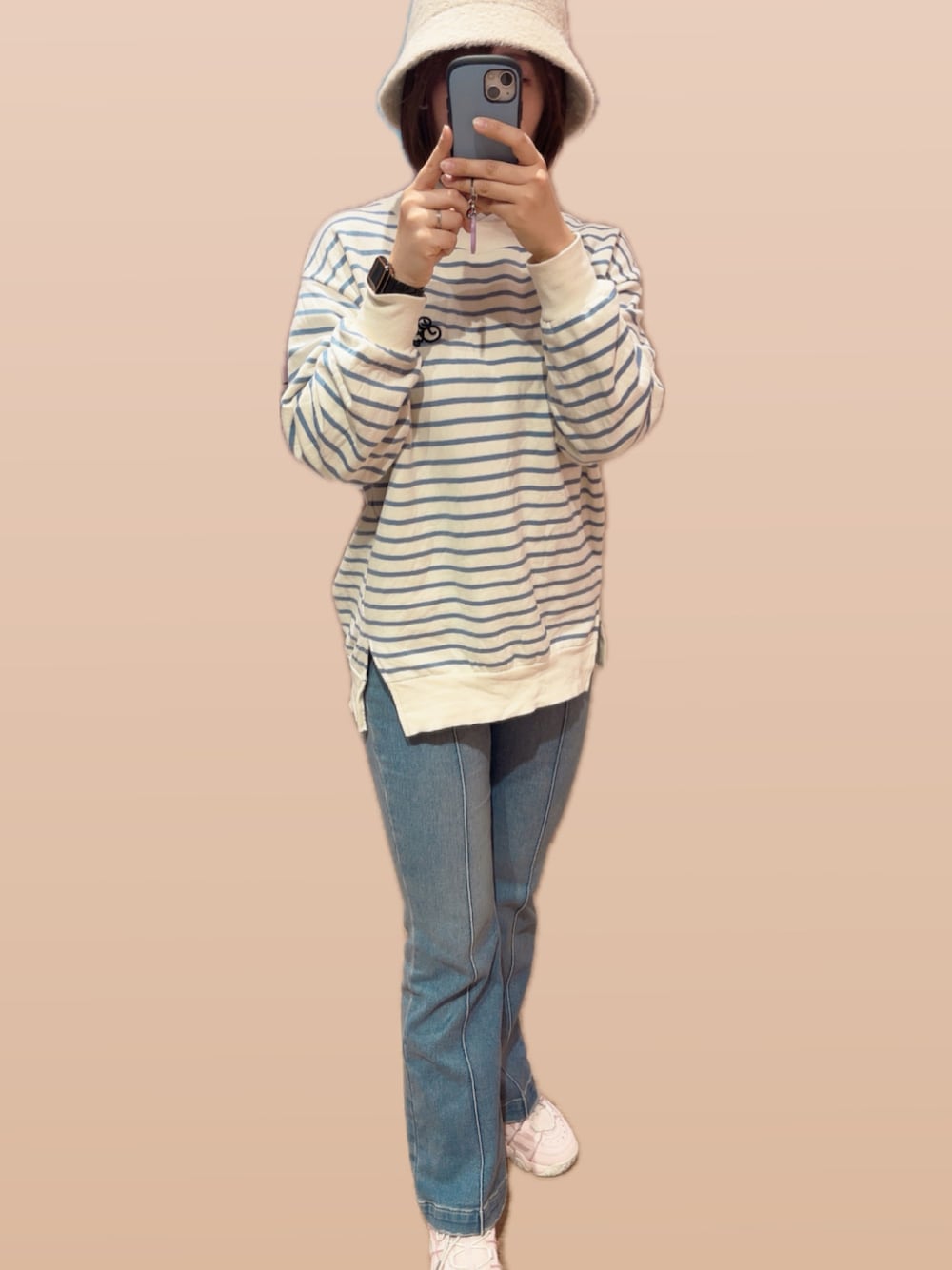 「レピピアルマリオ、デニムパンツ、フレアデニム」｜「repipi armarioの【裏起毛】デニムセミフレアパンツ（デニムパンツ、ブルー系）」を使った、NaOさん（レディース・162cm）の冬コーディネートの1枚目の写真