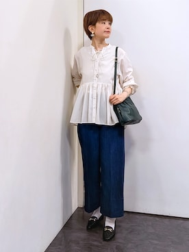 「grove（グローブ）のシアードビーペプラムブラウス（シャツ/ブラウス、ホワイト系）」を使った、やまちゃんさん（レディース・166cm）の秋コーディネート