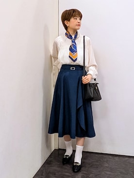 「grove（グローブ）の【お仕事◎】ヴィンテージサテンシャーリングブラウス（シャツ/ブラウス、ベージュ系）」を使った、やまちゃんさん（レディース・166cm）の秋コーディネート