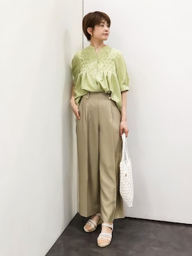 「grove（グローブ）の【貴島明日香さん着用/体型カバー】ON・OFF使えるスモッキングタックブラウス（シャツ/ブラウス、グリーン系）」を使った、satoponさん（レディース）の春コーディネート
