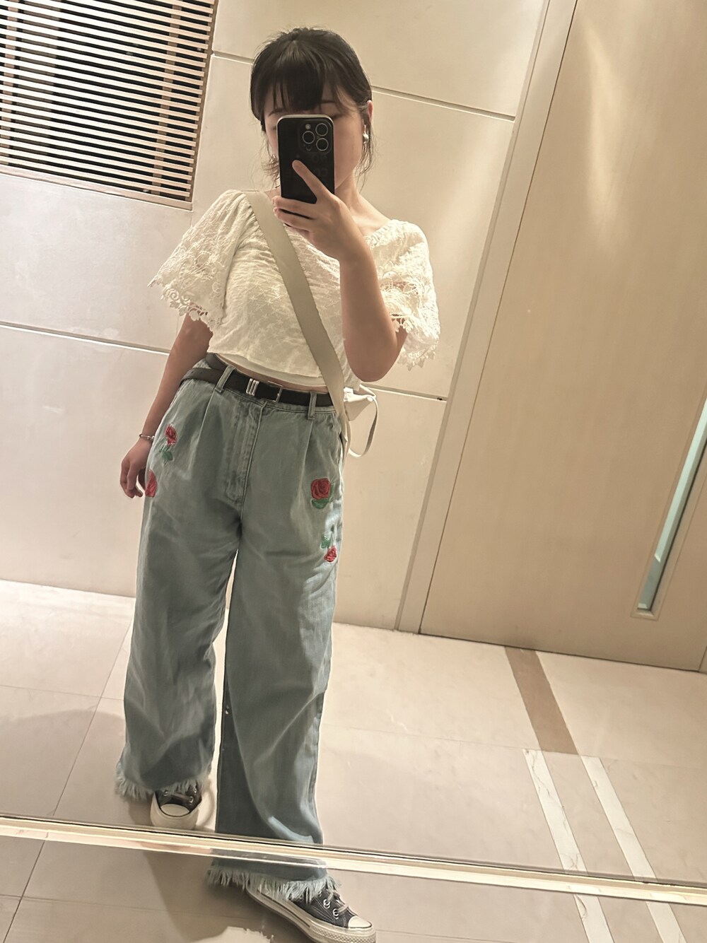 「earth music&ecologyのアイテム（デニムパンツ、ブルー系）」を使った、ねこさん（レディース・149cm）の秋コーディネートの1枚目の写真