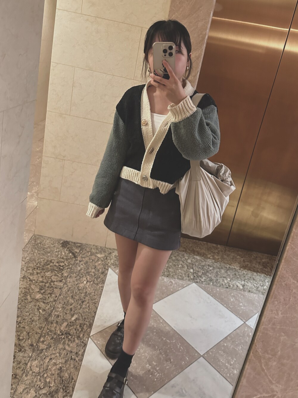 「UNIQLOのアイテム（クラッチバッグ、ベージュ系）」を使った、ねこさん（レディース・149cm）の秋コーディネートの1枚目の写真