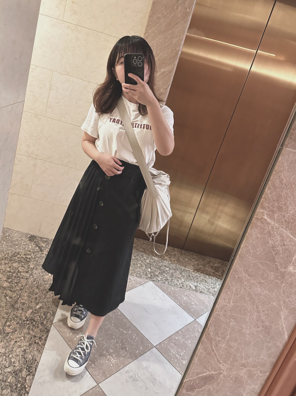 「CONVERSEの＜CONVERSE＞ALL STAR US OX スニーカー（スニーカー、レッド系）」を使った、ねこさん（レディース・149cm）の秋コーディネートの1枚目の写真
