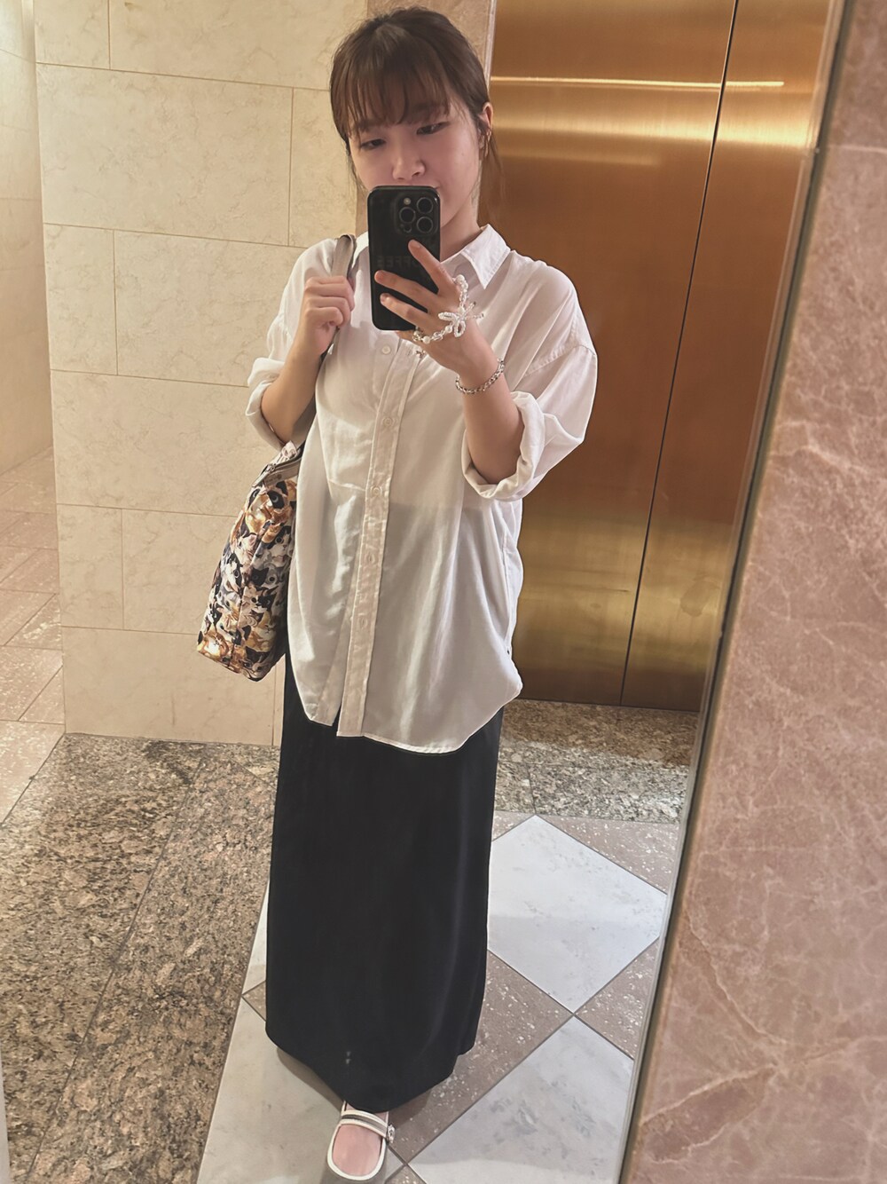「UNIQLOのアイテム（スカート、ブラック系）」を使った、ねこさん（レディース・149cm）の秋コーディネートの1枚目の写真