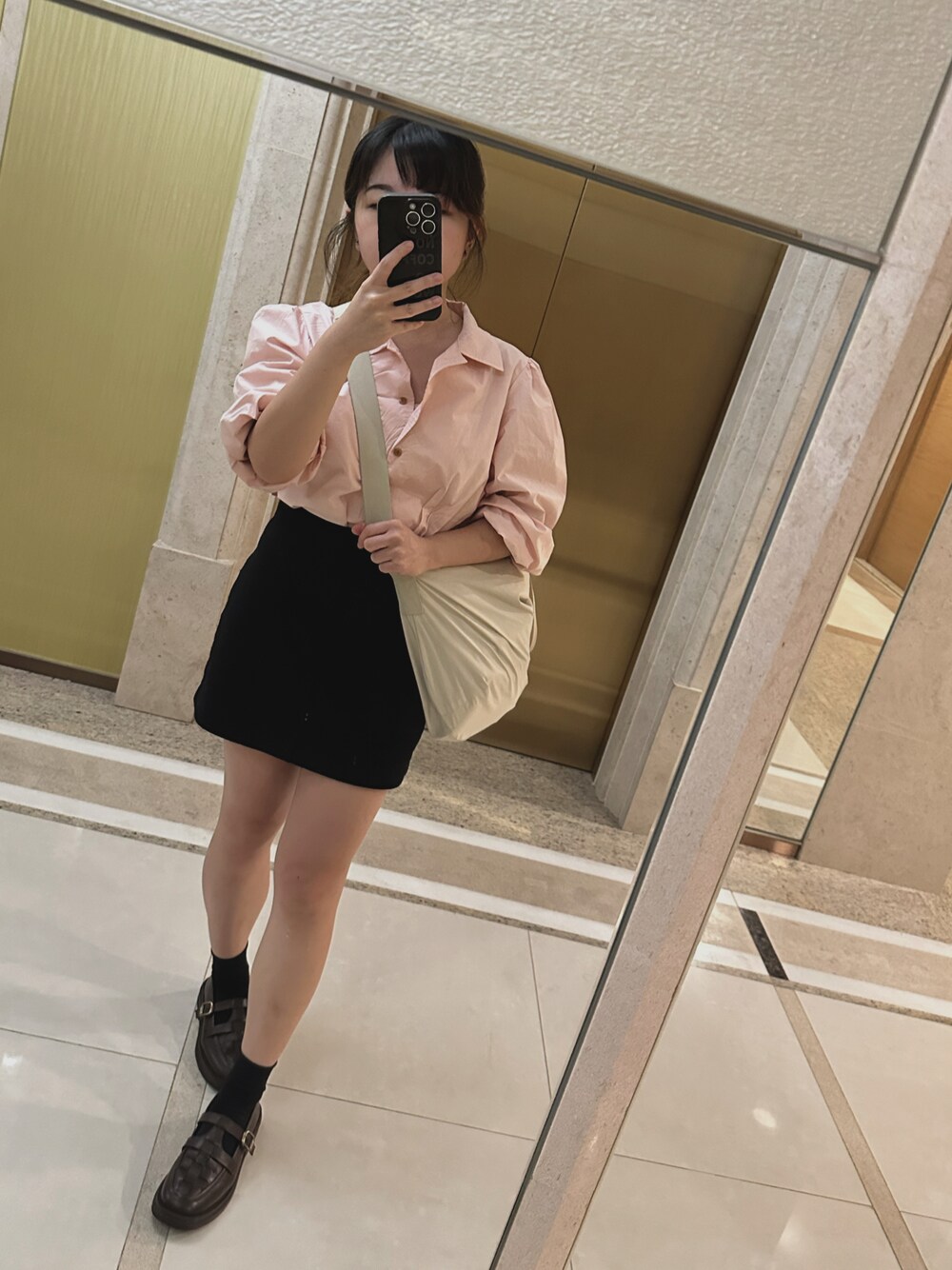 「UNIQLOのアイテム（Tシャツ/カットソー、ピンク系）」を使った、ねこさん（レディース・149cm）の秋コーディネートの1枚目の写真