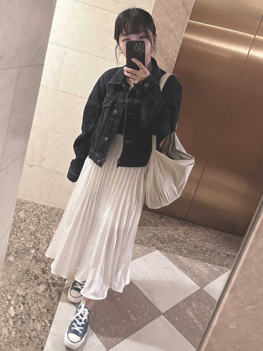 「UNIQLOのアイテム（Tシャツ/カットソー、ブラック系）」を使った、ねこさん（レディース・149cm）の秋コーディネートの1枚目の写真