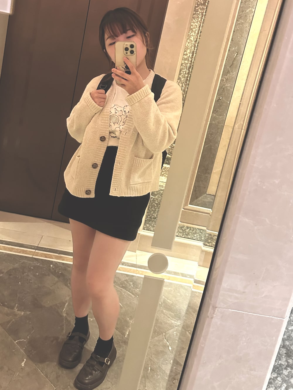 「UNIQLOのアイテム（テーラードジャケット、ベージュ系）」を使った、ねこさん（レディース・149cm）の春コーディネートの1枚目の写真