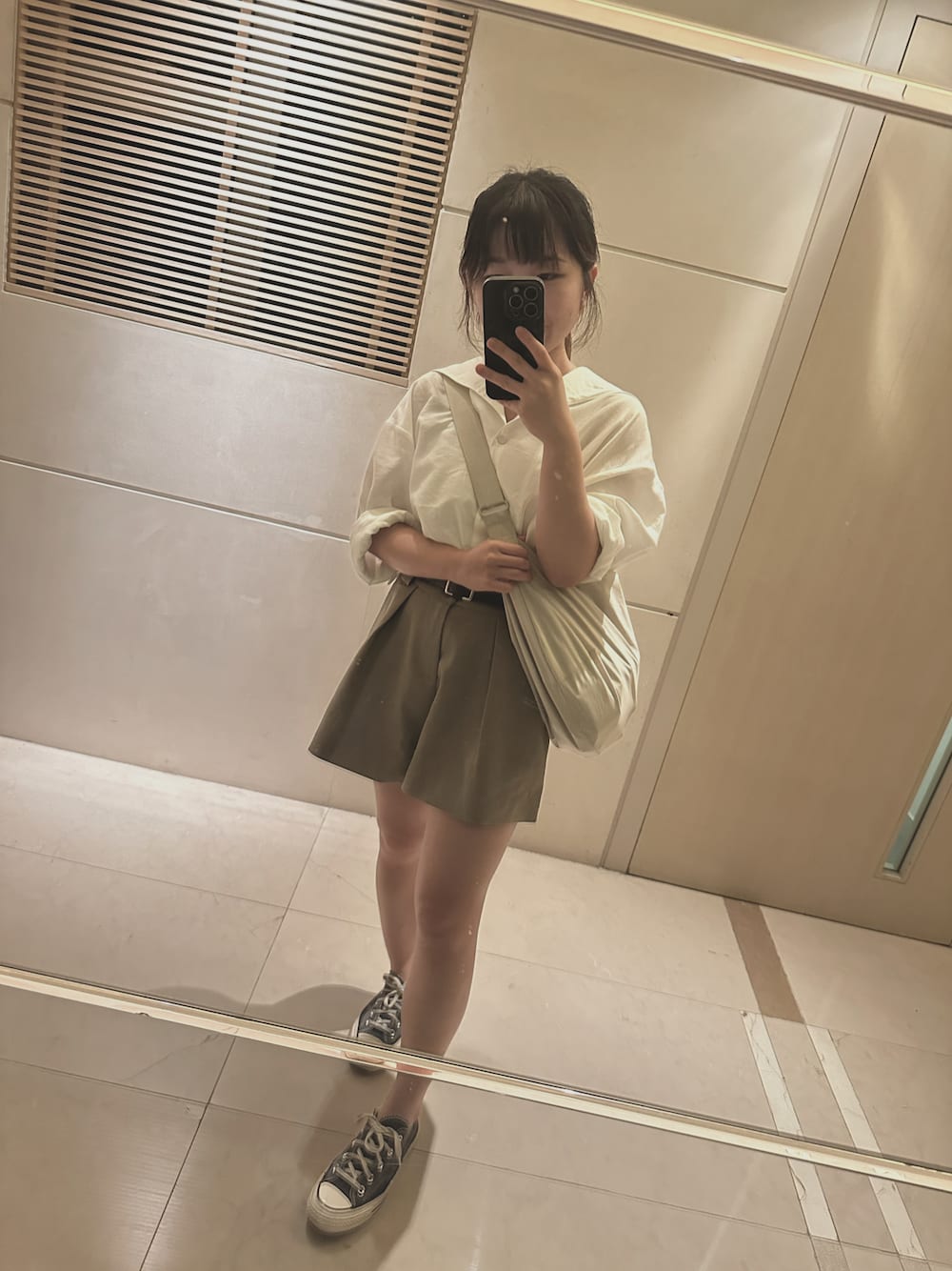 「UNIQLOのアイテム（Tシャツ/カットソー、ピンク系）」を使った、ねこさん（レディース・149cm）の秋コーディネートの1枚目の写真