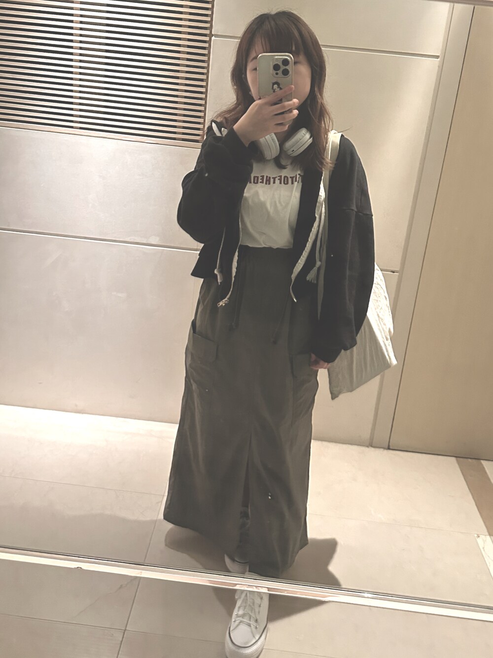「GUのアイテム（スカート、グリーン系）」を使った、ねこさん（レディース・149cm）の冬コーディネートの1枚目の写真