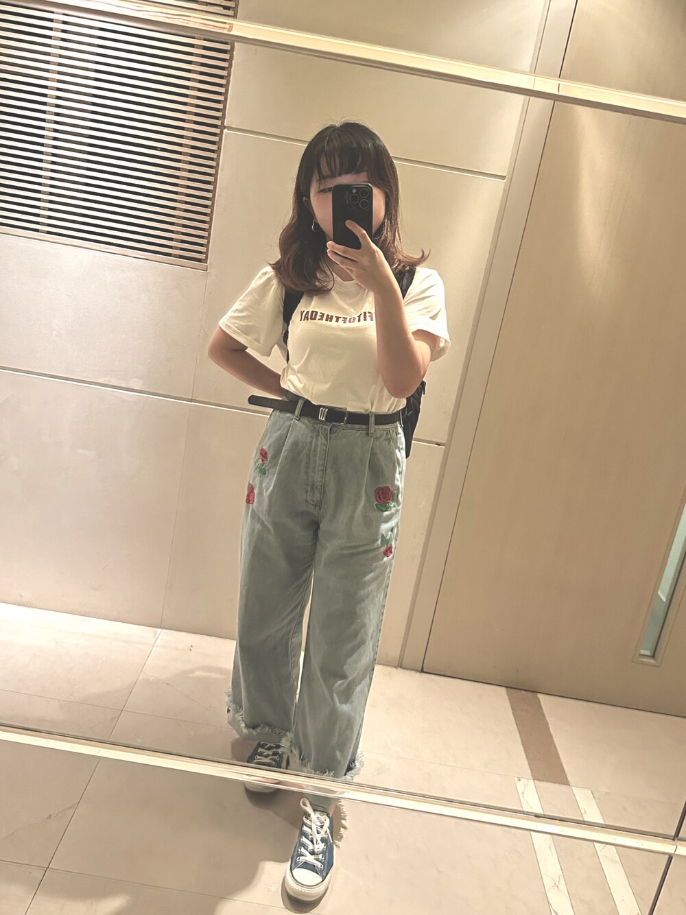 「earth music&ecologyのアイテム（デニムパンツ、ブルー系）」を使った、ねこさん（レディース・149cm）の秋コーディネートの1枚目の写真