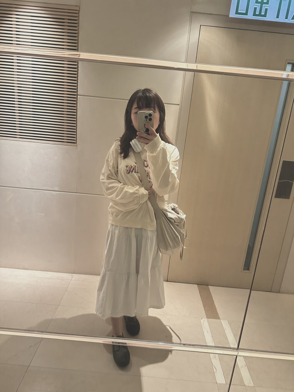 「UNIQLOのアイテム（クラッチバッグ、ベージュ系）」を使った、ねこさん（レディース・149cm）の春コーディネートの1枚目の写真