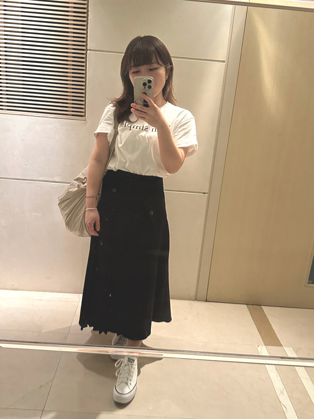 「UNIQLOのアイテム（クラッチバッグ、ベージュ系）」を使った、ねこさん（レディース・149cm）の春コーディネートの1枚目の写真
