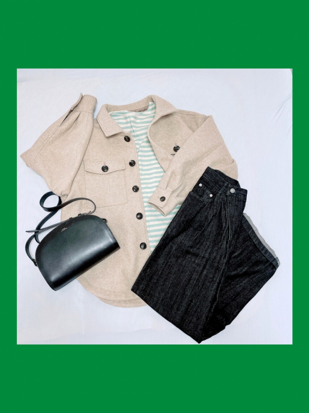 「シンプルコーデ、休日コーデ、秋のコーデ、ボーダー」｜「A.P.C.の【A.P.C】ハーフムーンショルダー DEMI LUNE PXADM F61048（ショルダーバッグ、ブラック系）」を使った、R_RIEさん（レディース・160cm）の秋コーディネートの1枚目の写真